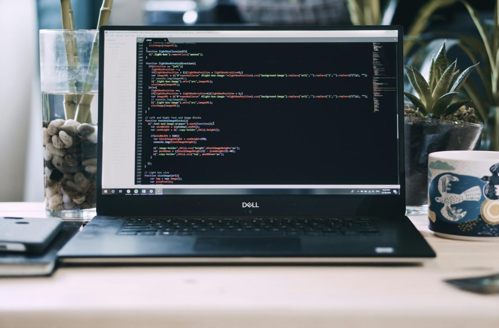Praca z systemem raportowania zgodności w środowisku biurowym